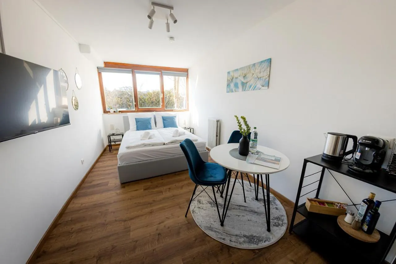 Ferienwohnung *C4S* Passau City Queensize Bett 2 Personen 4K Smart TV Netflix Wifi Küche Dusche WC Smart Check In Parkplatz 0*,