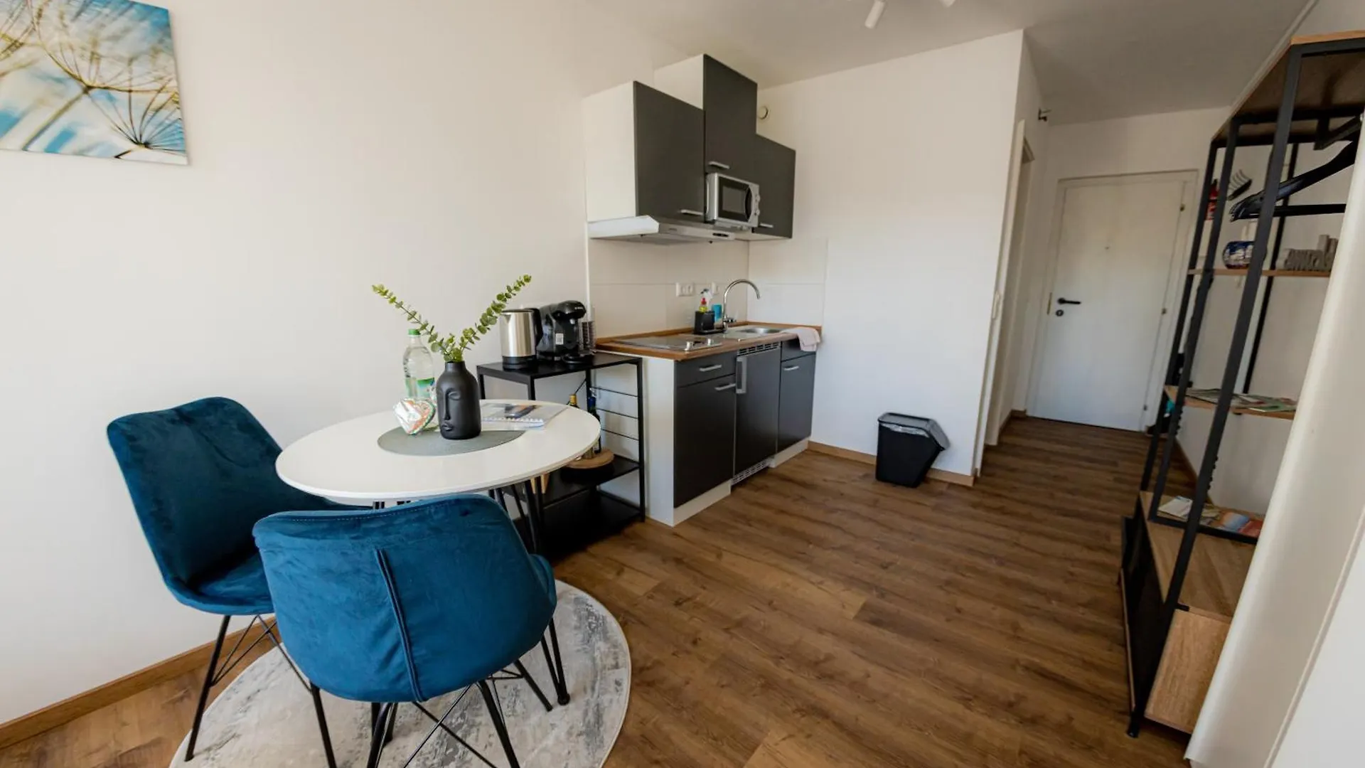 Ferienwohnung *C4S* Passau City Queensize Bett 2 Personen 4K Smart TV Netflix Wifi Küche Dusche WC Smart Check In Parkplatz 0*,  Deutschland